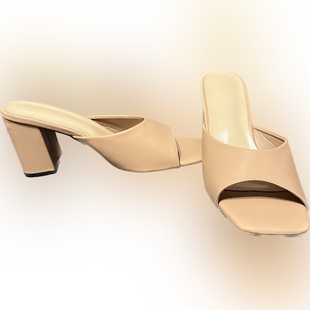 New in box Pale Pink 3” Heels